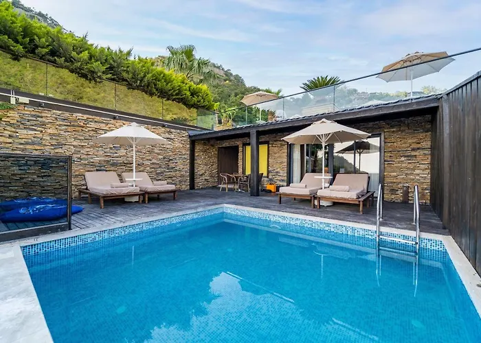 Manaspark Deluxe Hotel 4*