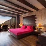 Manaspark Deluxe Hotell 4*