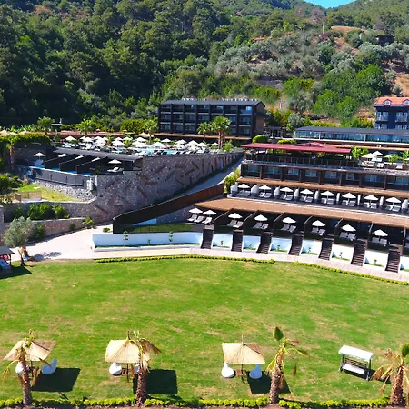 Hotel Manaspark Deluxe 4*