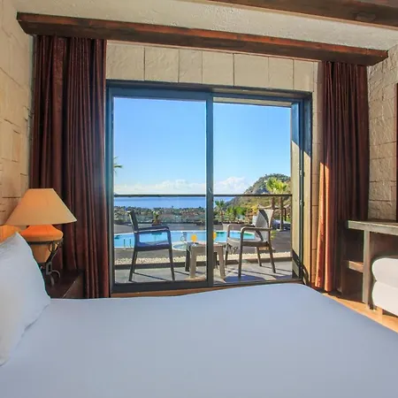 Manaspark Deluxe Hotel 4*
