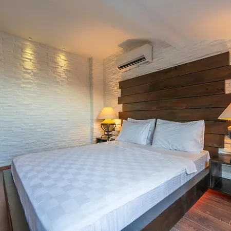 Manaspark Deluxe Hotel 4*