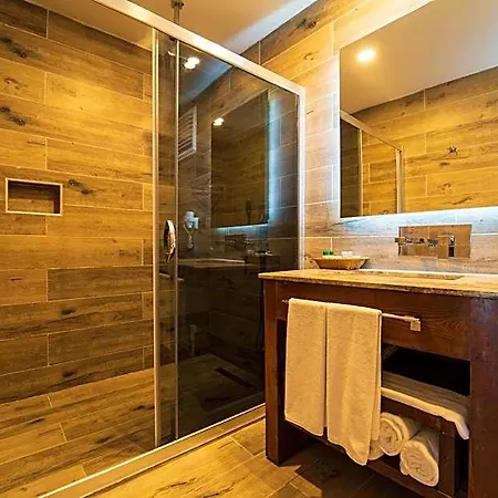 Hotel Manaspark Deluxe
