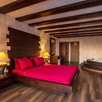 Manaspark Deluxe Hotel 4*