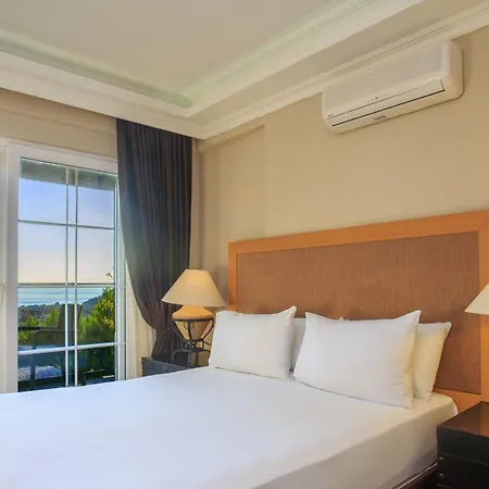 Manaspark Deluxe Szálloda